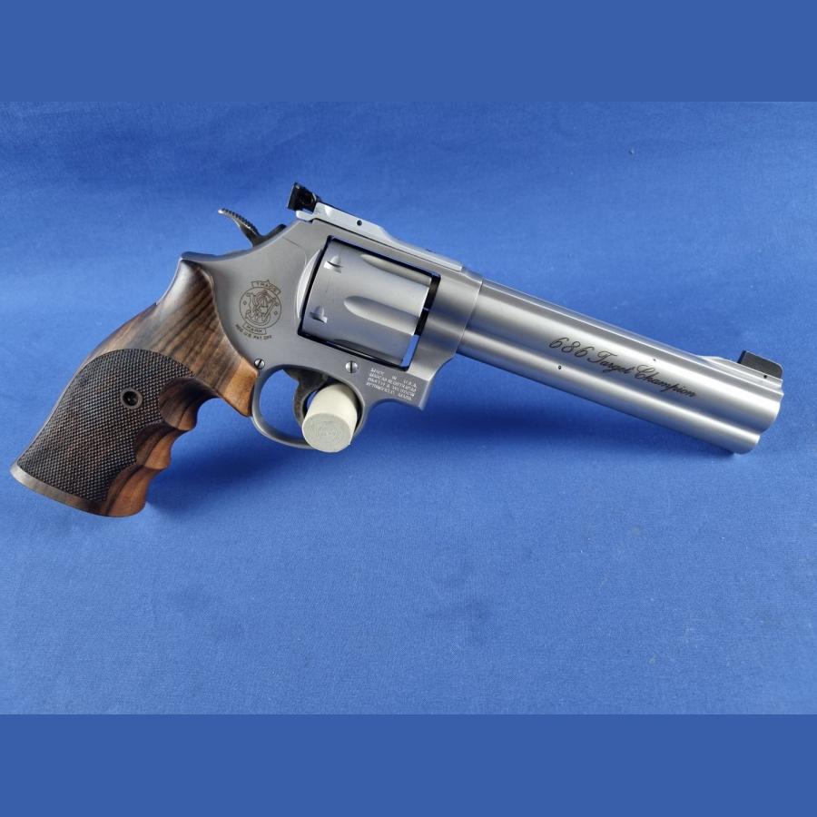 Smith & Wesson Revolver 686 Target Champion .357 Mag. Silber